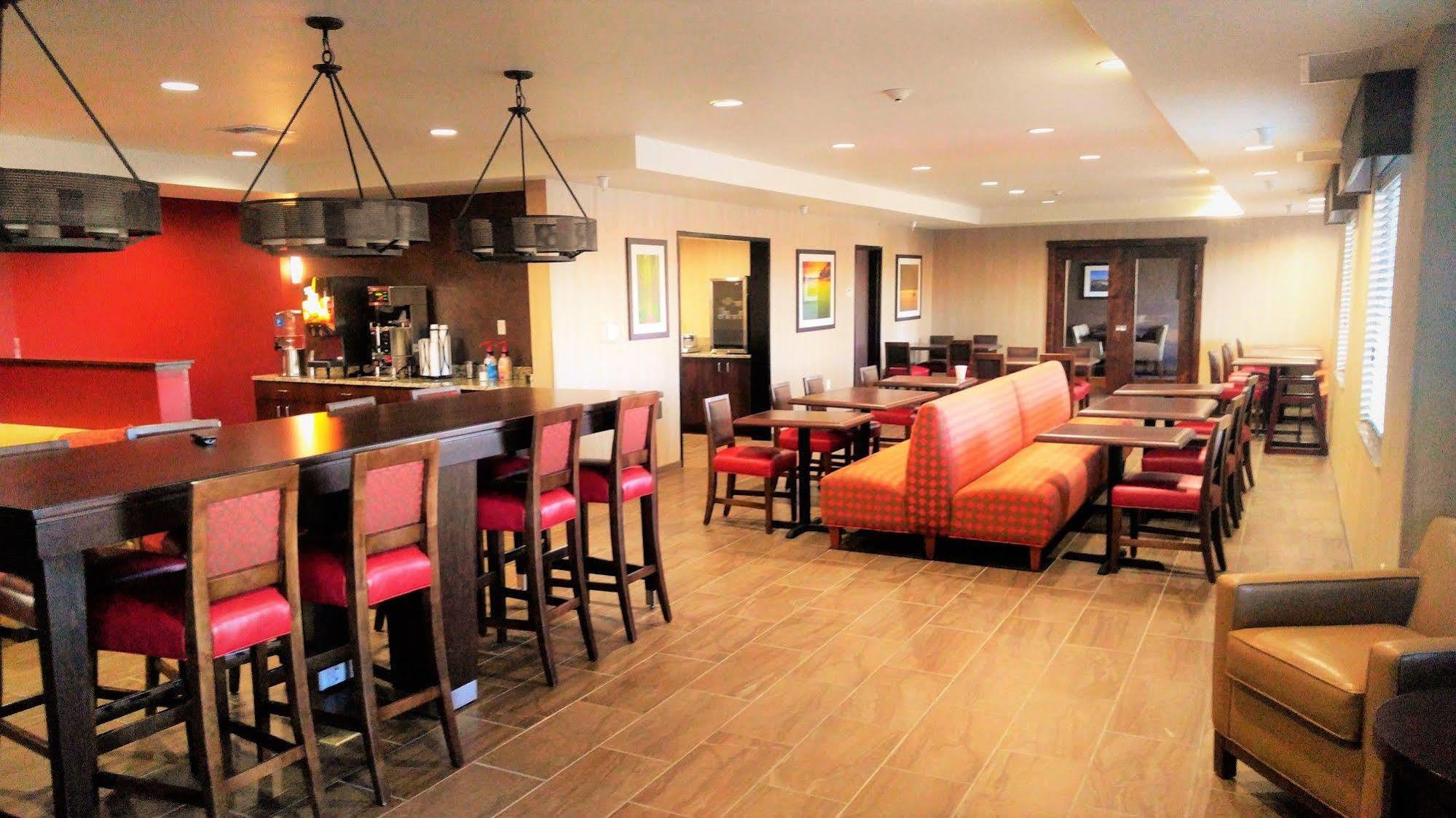 Inn At Hunters Run Watford City Dış mekan fotoğraf