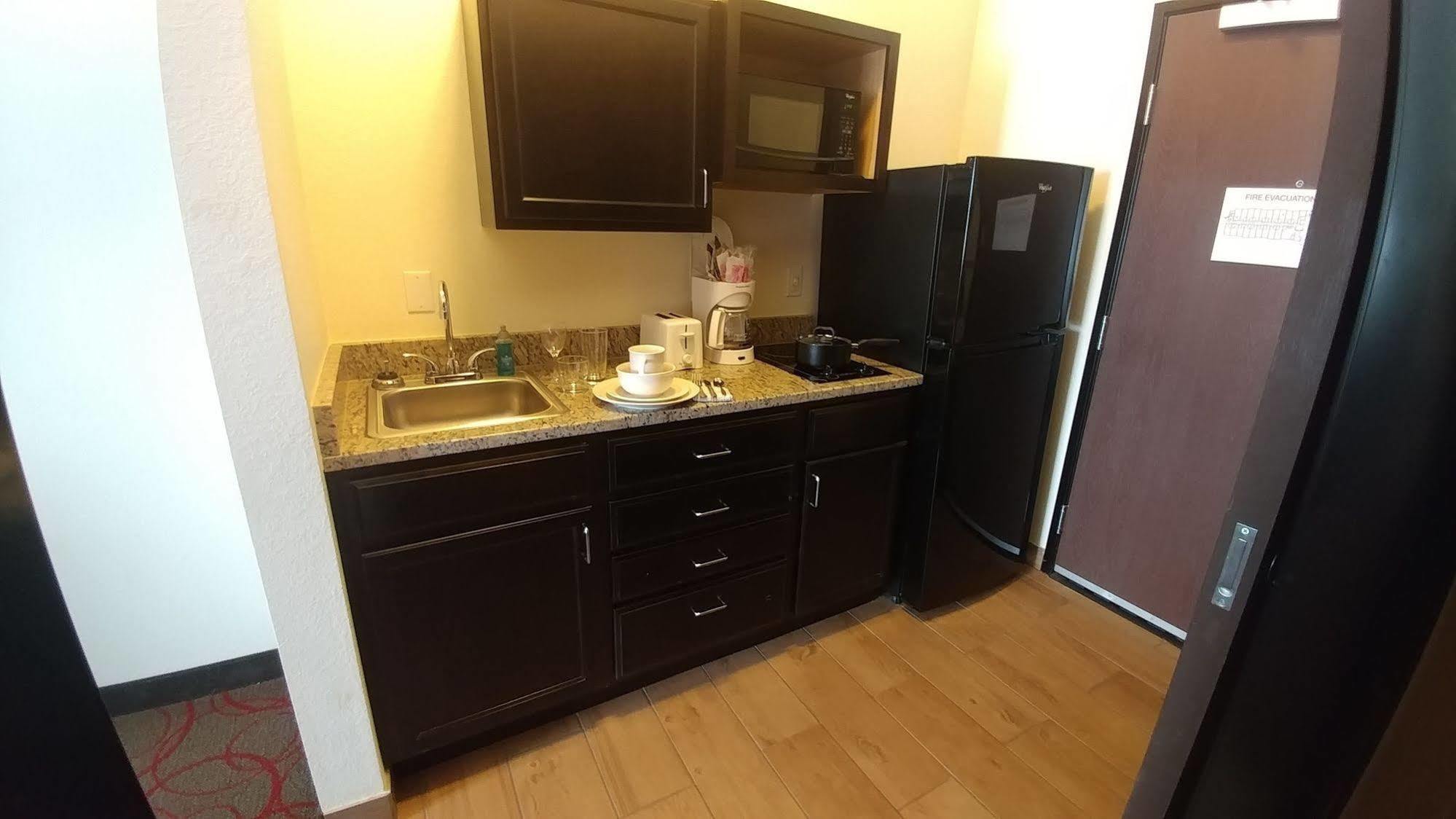 Inn At Hunters Run Watford City Dış mekan fotoğraf